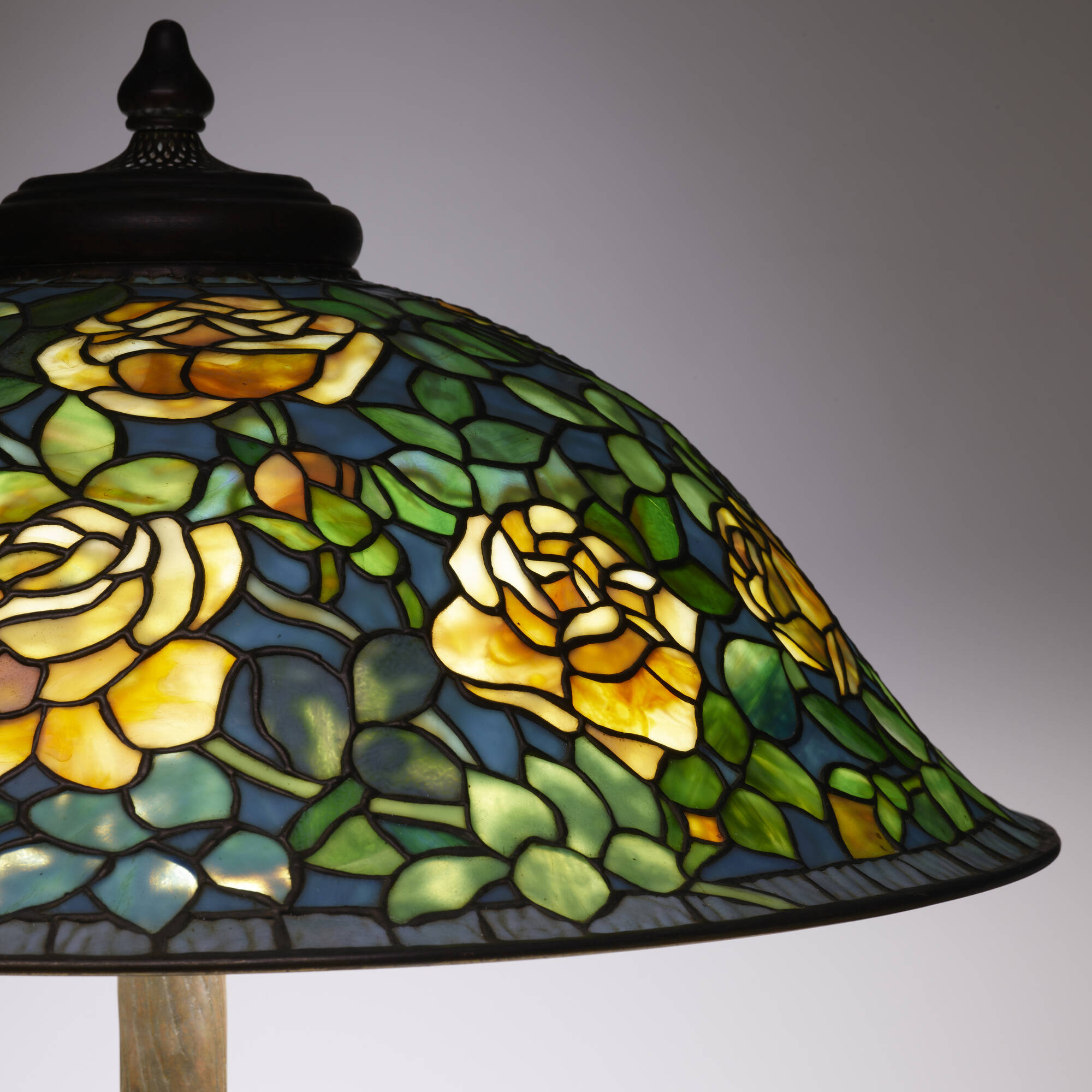 172 TIFFANY STUDIOS Rose Bush table lamp Art Nouveau Art Deco Glass Lighting 11 July 2024 Auctions Toomey Co. Auctioneers
