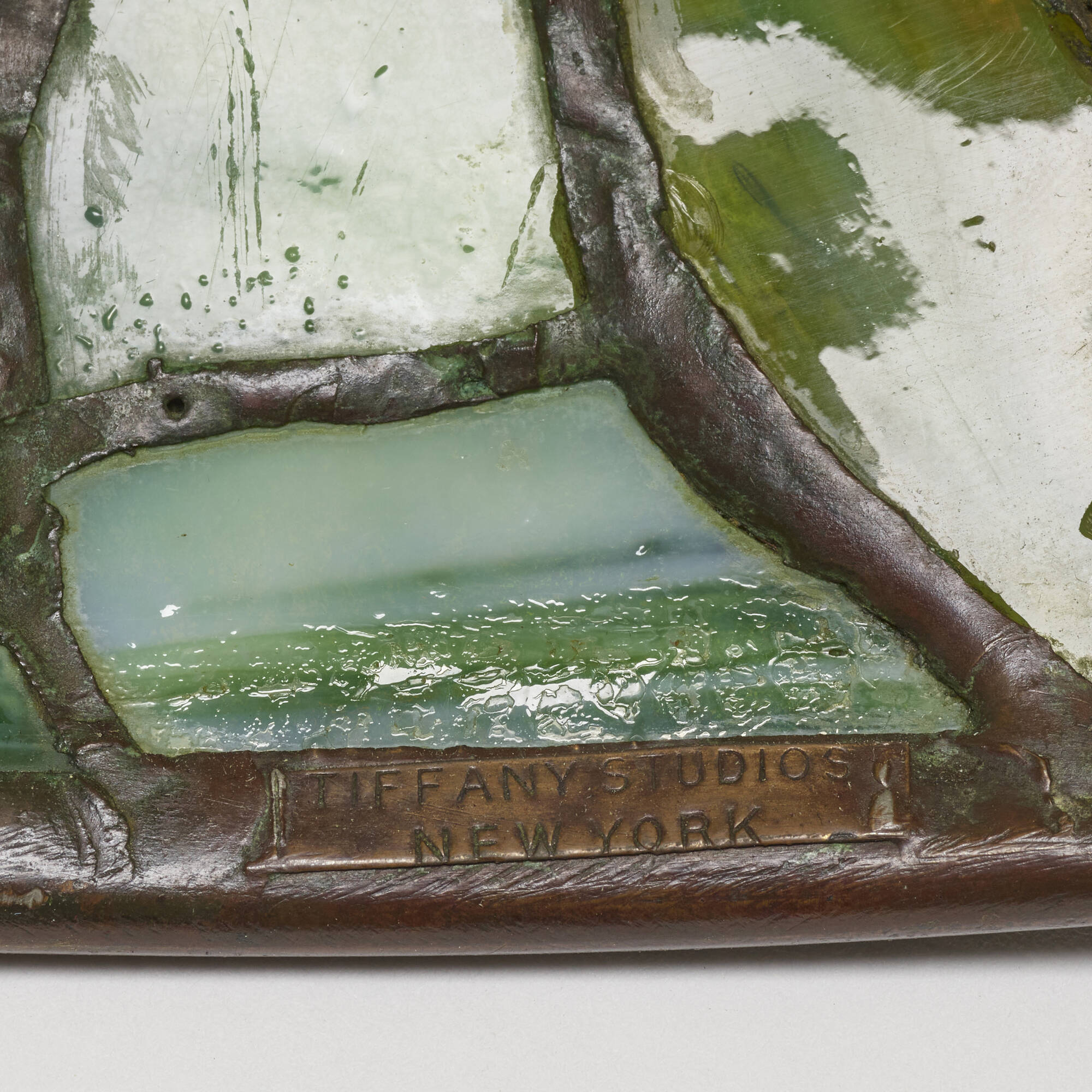 180: TIFFANY STUDIOS, Apple Blossom table lamp < Art