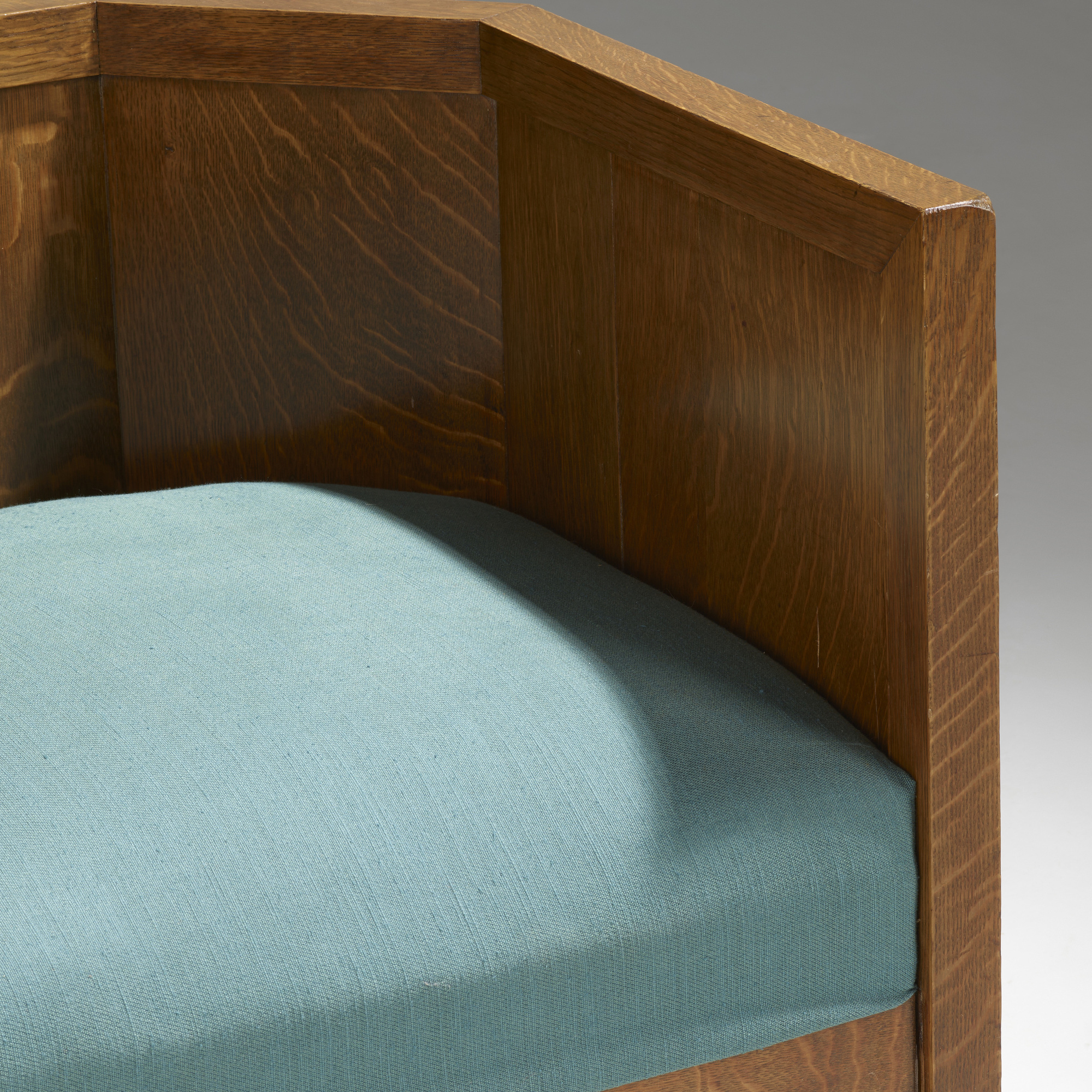 186: FRANK LLOYD WRIGHT, Barrel chair from the B. Harley 186: FRANK LLOYD WRIGHT, Barrel chair from the B. Harley