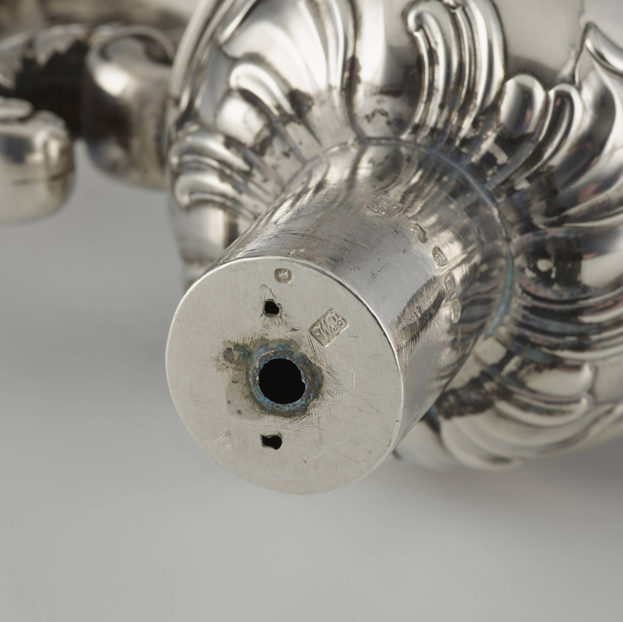279: WILLIAM BURWASH, George IV candelabra, pair < Jewelry 279: WILLIAM BURWASH, George IV candelabra, pair < Jewelry
