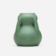 WILLIAM BRYCE MUNDIE FOR TECO POTTERY, Small vase, model 287 | toomeyco.com