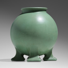 WILLIAM BRYCE MUNDIE FOR TECO POTTERY, Rare vase, model 339 | toomeyco.com
