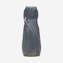 ARTUS VAN BRIGGLE FOR VAN BRIGGLE POTTERY, Rare and Early vase with daffodils, 1901 | toomeyco.com