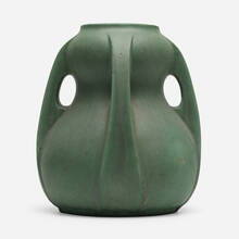 WILLIAM BRYCE MUNDIE FOR TECO POTTERY, Rare and Large vase, model 287 | toomeyco.com